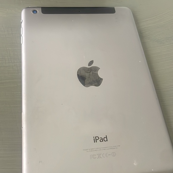 Apple iPad mini 7.9in WiFi 16GB iOS 6 Tablet free charger included - Picture 4 of 7